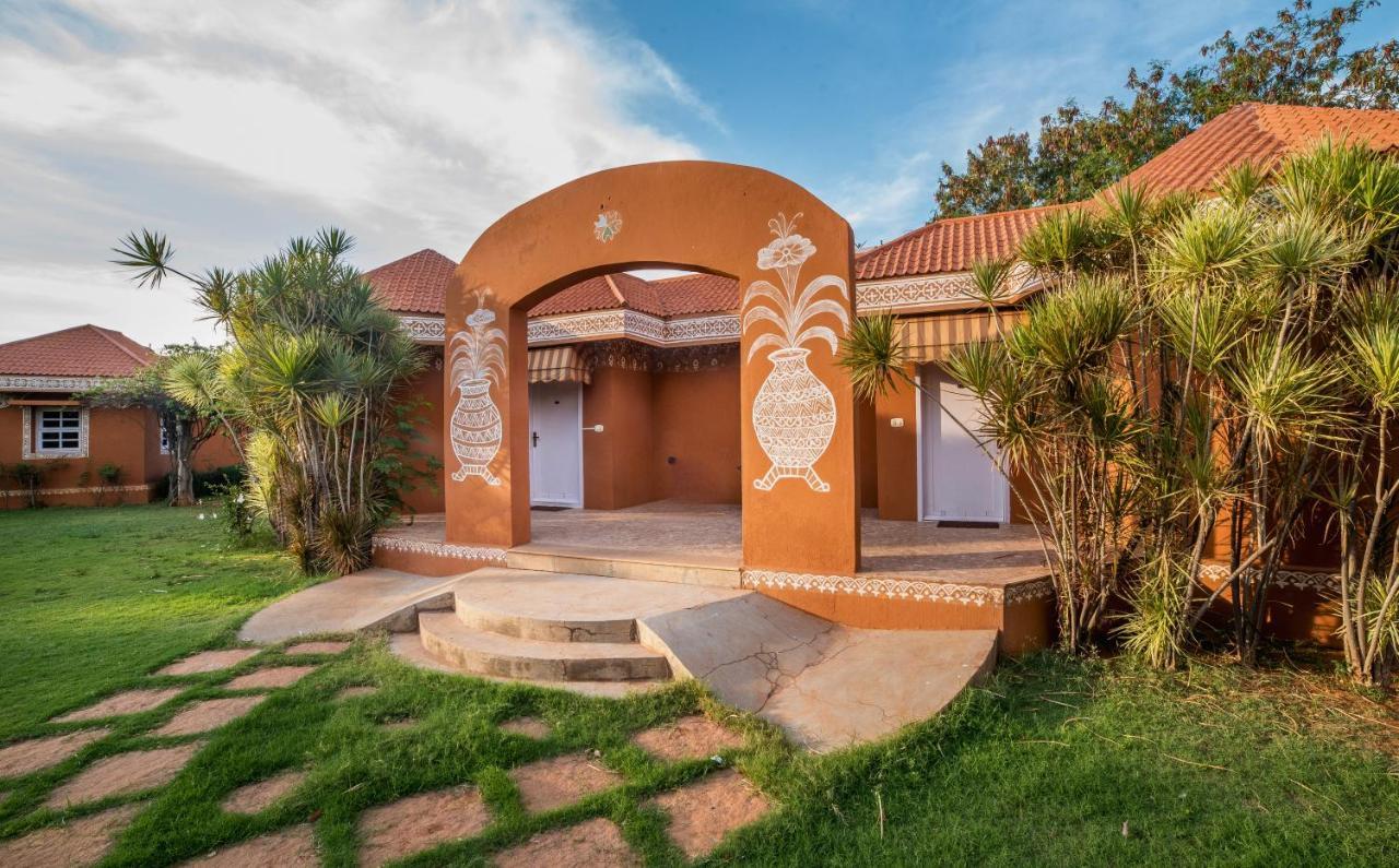 Vijayshree Resort, Hampi Exteriör bild