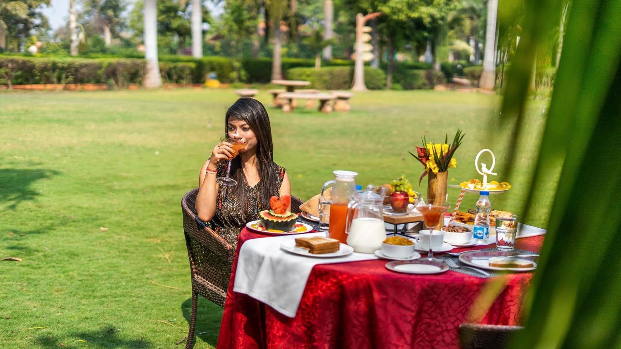 Vijayshree Resort, Hampi Exteriör bild