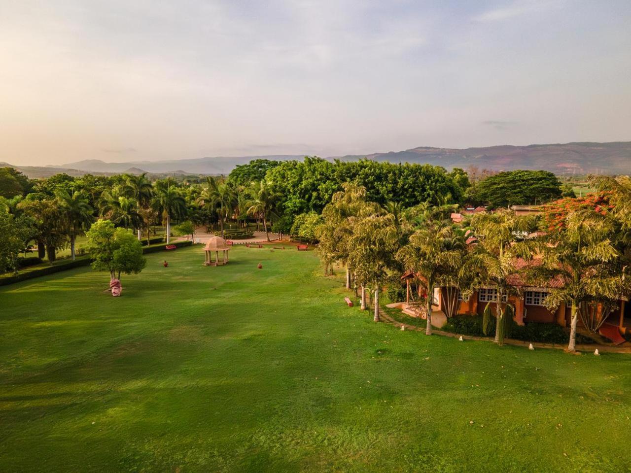 Vijayshree Resort, Hampi Exteriör bild